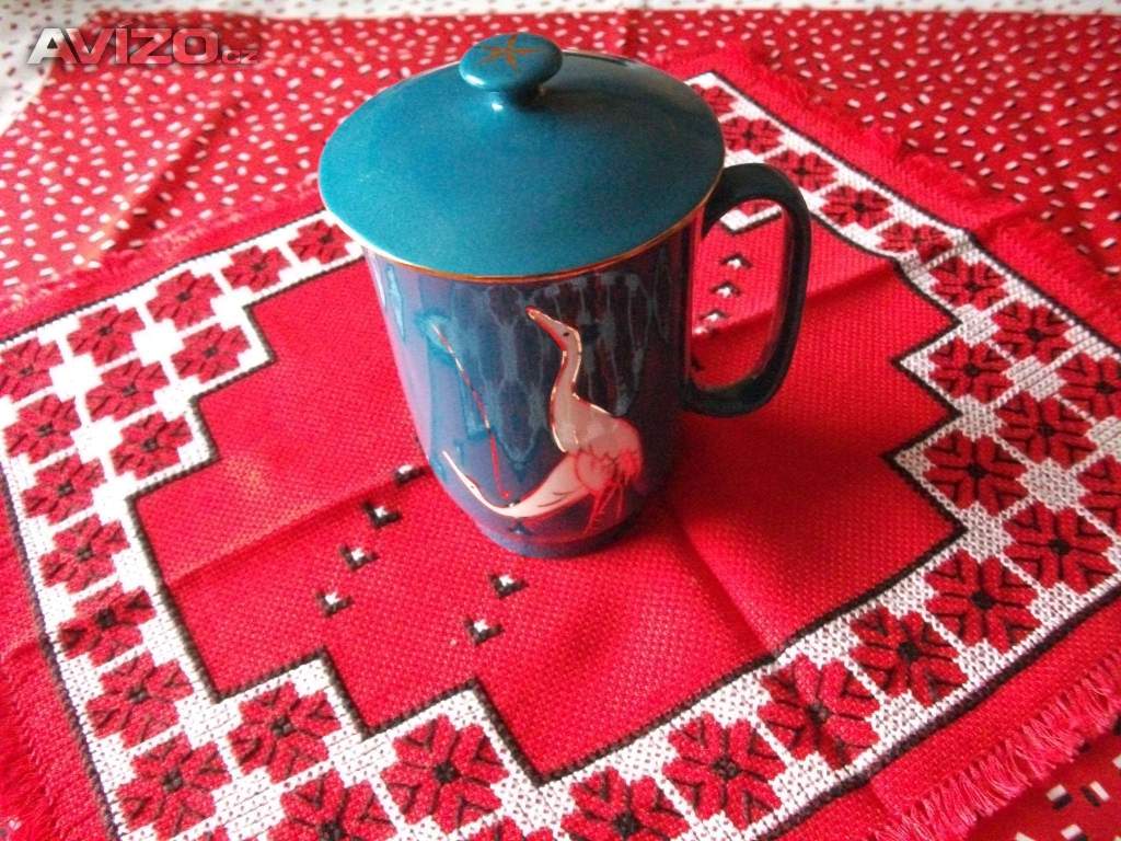 Hrnek keramický hnědý + hrnek na čaj s pokličkou